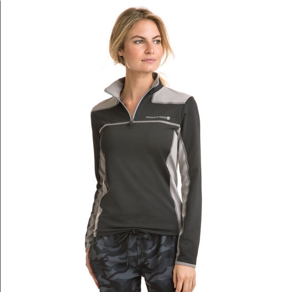 Vineyard Vines Performance shirt. XS